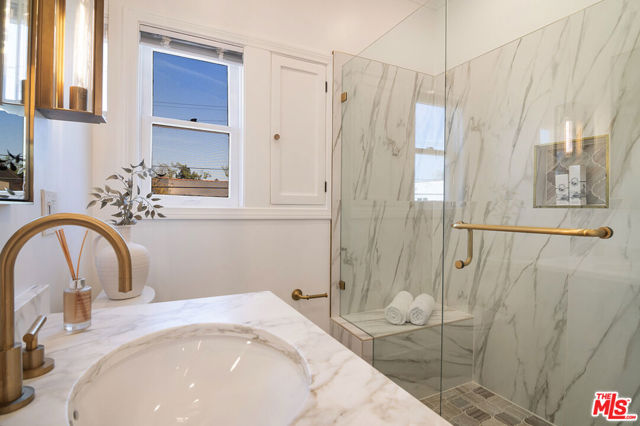 336 N Orange Drive, Los Angeles CA: https://media.crmls.org/mediaz/cbfaf122-bb41-4b8f-82b6-d7783dd735a1.jpg