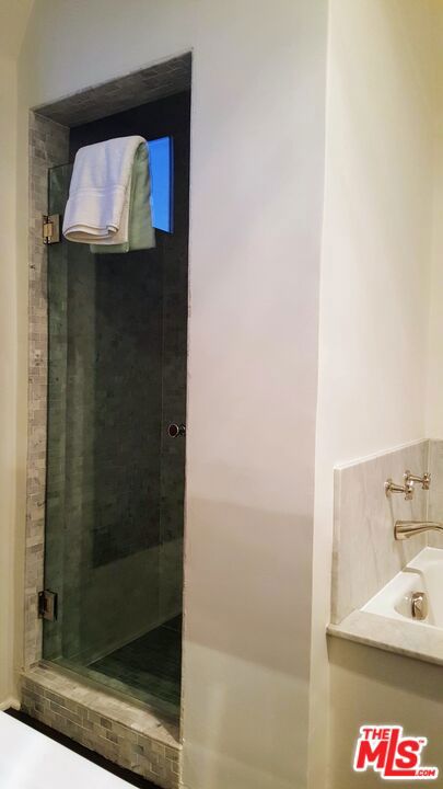 316 N Rossmore Avenue, Los Angeles CA: https://media.crmls.org/mediaz/cbfb34a1-35da-4f8f-b3b9-8bf41a495525.jpg
