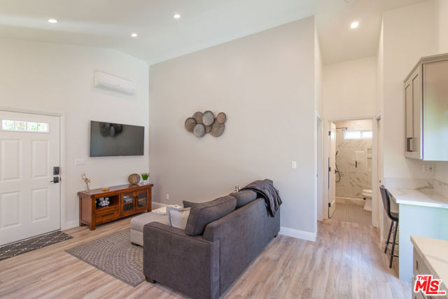 3920 W Clark Avenue, Burbank CA: https://media.crmls.org/mediaz/cbfb3ded-edc8-4bc4-bc44-9e76f784245a.jpg