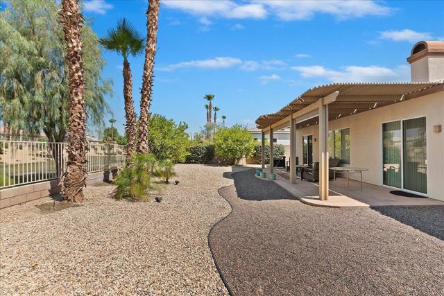 43539 Corte Del Oro, La Quinta CA: https://media.crmls.org/mediaz/cbfb57a4-d811-4277-ae1e-fa5695623843.jpg
