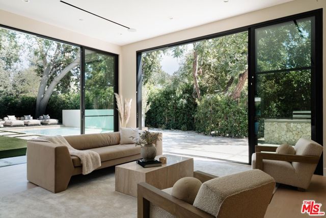 23346 Collins Street, Woodland Hills CA: https://media.crmls.org/mediaz/cbfc4983-f54d-45a6-bdd3-d686bfc993e0.jpg