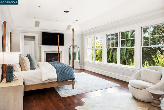 25 Crocker Ave, Piedmont CA: https://media.crmls.org/mediaz/cbfcb529-4fc5-405e-af04-454ae4dc45ce.jpg