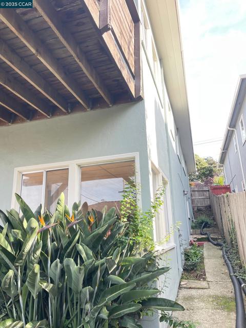 3530 Clinton Ave, Richmond CA: https://media.crmls.org/mediaz/cbfd1bb4-0175-4f11-accd-26aca01cd6fb.jpg