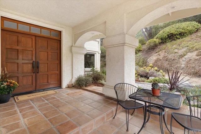 Detail Gallery Image 5 of 51 For 3439 via Loma Vista, Escondido,  CA 92029 - 5 Beds | 4 Baths