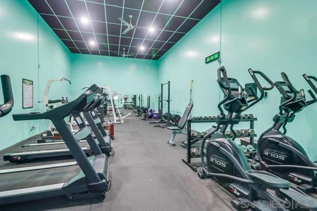 10250 Caminito Cuervo, San Diego CA: https://media.crmls.org/mediaz/cbfda7c3-fb93-471c-af95-39397e113637.jpg