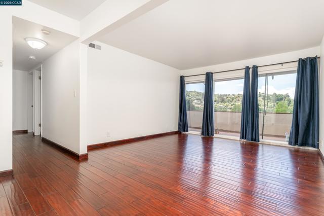 2345 Paloma Ct, Pinole CA: https://media.crmls.org/mediaz/cbfe7244-fe3f-409c-ad97-baacb6a6f6c9.jpg