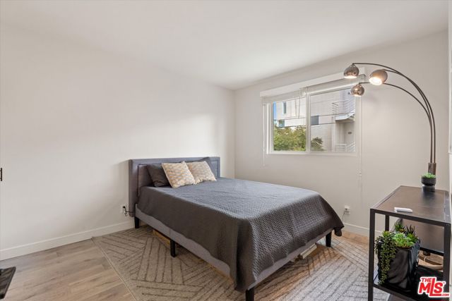 2721 2nd Street, Santa Monica CA: https://media.crmls.org/mediaz/cbfe9d0b-7366-477f-9b8d-301de1f6bf93.jpg