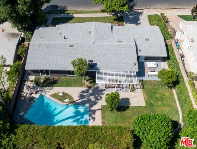 22946 Brenford Street, Woodland Hills CA: https://media.crmls.org/mediaz/cbff34a6-fa85-48d8-9035-57195bbfef50.jpg