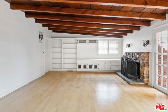 5572 Bradna Drive, Los Angeles CA: https://media.crmls.org/mediaz/cbff560c-3a82-4174-989f-2b802e02403c.jpg