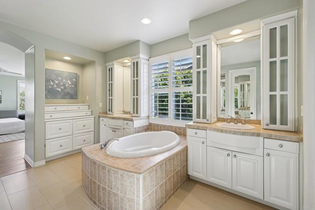 Detail Gallery Image 21 of 36 For 11493 Nantucket Pkwy, San Diego,  CA 92130 - 4 Beds | 4/1 Baths