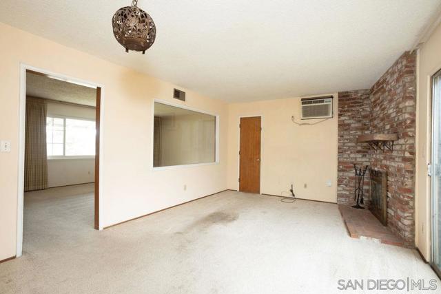 97 East Whitney Street, Chula Vista CA: https://media.crmls.org/mediaz/cc000834-c0f8-4d18-96f8-e8b046590f3e.jpg