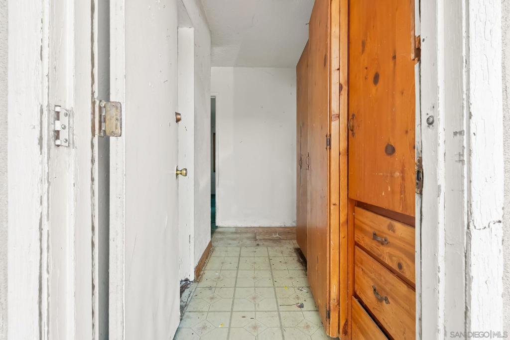 https://media.crmls.org/mediaz/cc007d66-6af1-45d8-99df-2644d39015bd.jpg?preset=X-Large