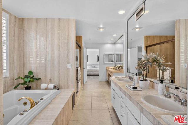 10307 Missouri Avenue, Los Angeles CA: https://media.crmls.org/mediaz/cc00ac3a-001b-401d-b4c9-e9e2a13e25f3.jpg