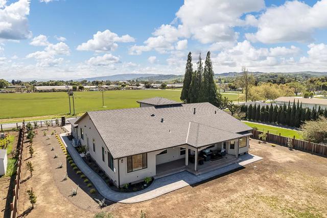475 E Middle Avenue, San Martin CA: https://media.crmls.org/mediaz/cc00ea8d-0ed5-4c49-b4f7-8e6cb682ac93.jpg