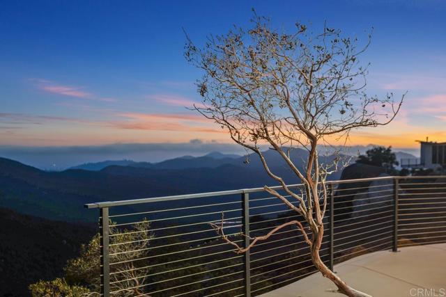 10027 Tall Oak Drive, Escondido CA: https://media.crmls.org/mediaz/cc00f3a2-1fcb-4711-9e13-bca30334c1ec.jpg