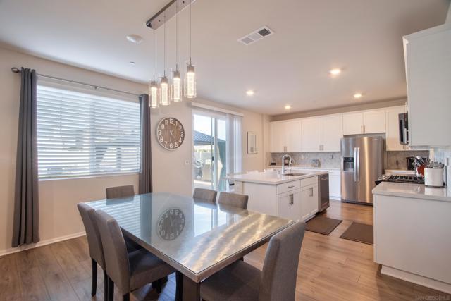 32932 Gelder Cir, Menifee CA: https://media.crmls.org/mediaz/cc016d22-1aa7-4e2b-8ced-bd6ca43054f3.jpg