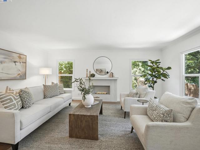 160 Moraga Way, Orinda CA: https://media.crmls.org/mediaz/cc0174bc-e326-4e67-b4eb-eb601223ae9b.jpg