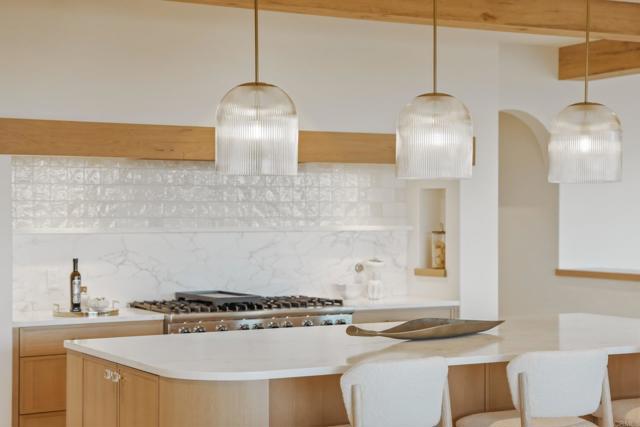 Detail Gallery Image 21 of 72 For 8341 La Jolla Scenic Dr, La Jolla,  CA 92037 - 5 Beds | 5/1 Baths