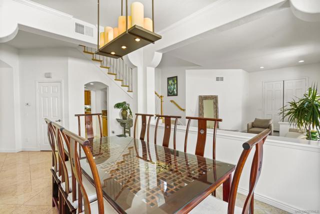 5032 Manor Ridge Ln, San Diego CA: https://media.crmls.org/mediaz/cc02200d-8609-47c8-9bac-6f92ed342e94.jpg