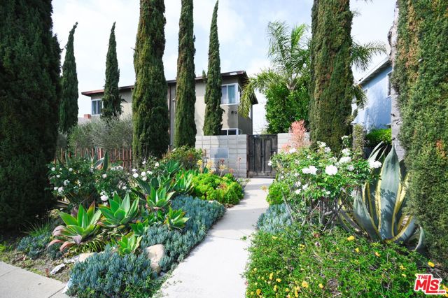 5533 W Jefferson Boulevard, Los Angeles CA: https://media.crmls.org/mediaz/cc024438-7648-4fa9-ae3b-d5452ebaf1fe.jpg