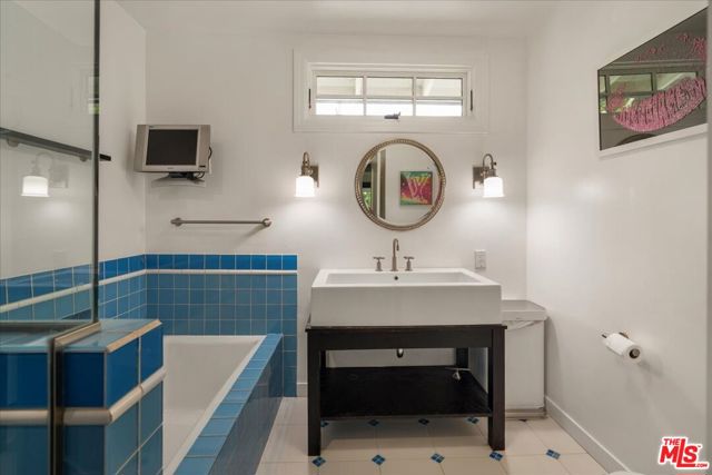 3479 Mandeville Canyon Road, Los Angeles CA: https://media.crmls.org/mediaz/cc029953-15aa-4e02-9277-adf453aaef55.jpg