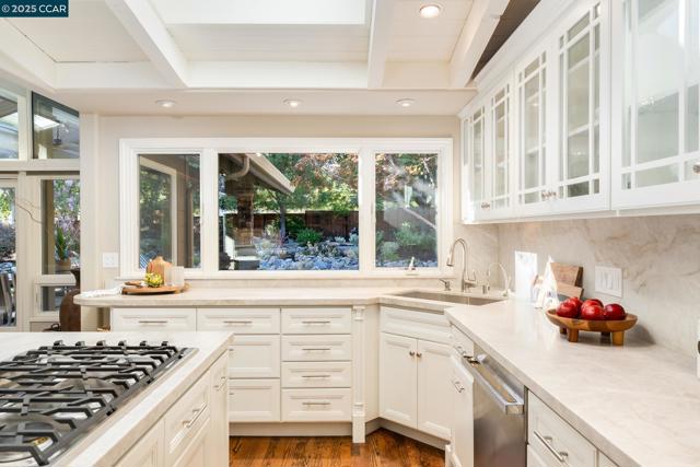 9 Saint Andrews Pl, Alamo CA: https://media.crmls.org/mediaz/cc03c2f7-85be-4365-88f0-9d34884c8a37.jpg