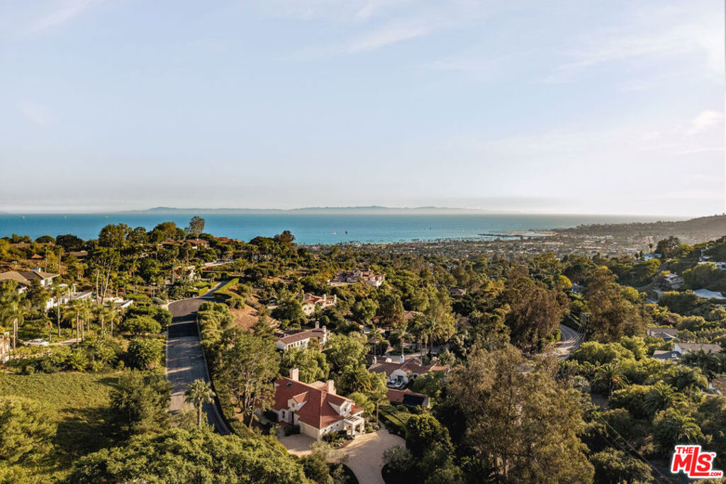 https://media.crmls.org/mediaz/cc03f734-c2c9-49f6-a093-9d9057a982f1.jpg?preset=X-Large