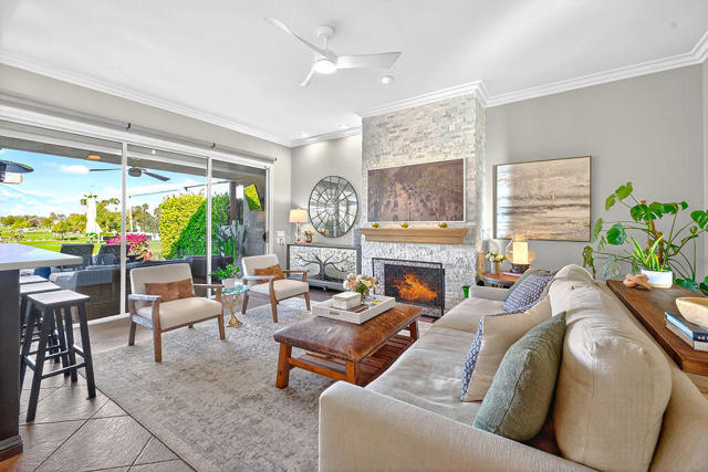 10 Colonial Drive, Rancho Mirage CA: https://media.crmls.org/mediaz/cc04a0eb-dc5c-4a69-929c-4c7cdd4c4660.jpg