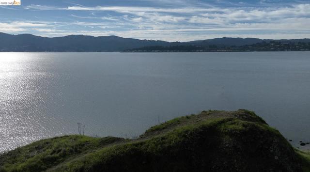 20 Bayshore TER, Tiburon CA: https://media.crmls.org/mediaz/cc06086f-42fd-4dbb-9881-6e17d44c7b71.jpg