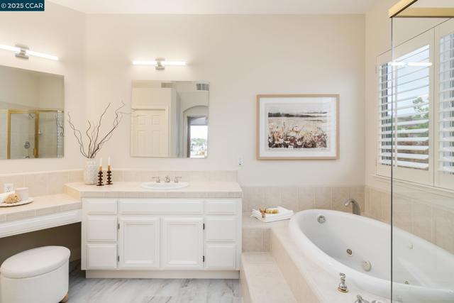 9356 Mediar Dr, San Ramon CA: https://media.crmls.org/mediaz/cc060997-01fa-407c-ac56-04401d94a26f.jpg