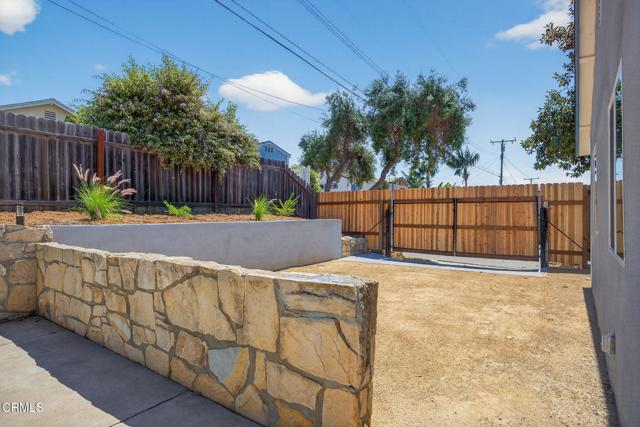 400 Dayloma Avenue, Ventura CA: https://media.crmls.org/mediaz/cc06421a-162e-4240-a032-c133ab50286d.jpg