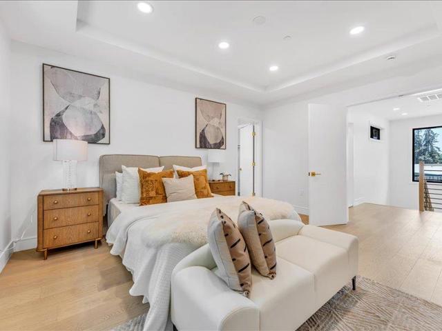 883 Rorke Way, Palo Alto CA: https://media.crmls.org/mediaz/cc06e9d4-1c8a-43ce-a6b4-1a14673e7c22.jpg