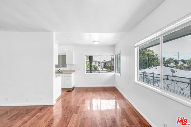 917 N Cedar Street, Inglewood CA: https://media.crmls.org/mediaz/cc071261-d76a-431e-9d1c-e7398850dfa7.jpg