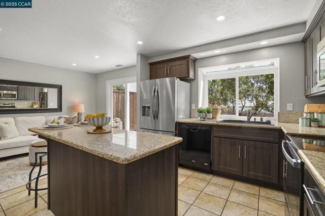 2132 Rock Pass Pl, Martinez CA: https://media.crmls.org/mediaz/cc071669-cf11-45a4-b525-762db2751bf5.jpg