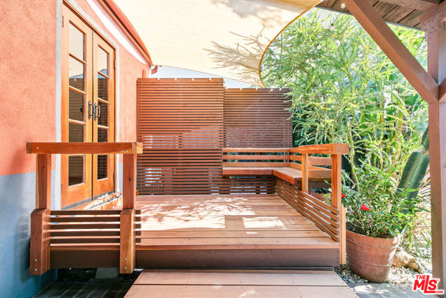 4171 Kraft Avenue, Studio City CA: https://media.crmls.org/mediaz/cc071db8-9fa2-4e73-ab46-4338770d738e.jpg