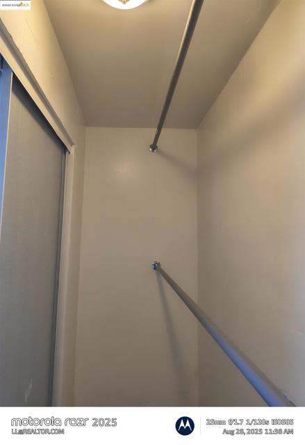 2820 LINDEN ST, Oakland CA: https://media.crmls.org/mediaz/cc072433-4d7d-4a8c-b0f5-6b58b25692f1.jpg