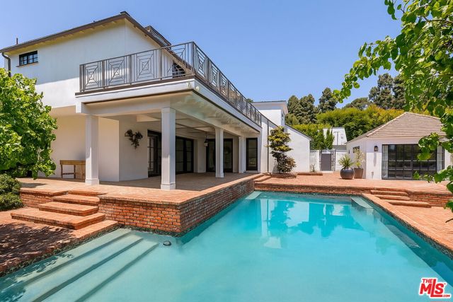 908 N Rexford Drive, Beverly Hills CA: https://media.crmls.org/mediaz/cc0767dc-8ab0-4183-a616-40638d3b891e.jpg