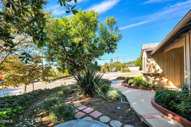 Detail Gallery Image 4 of 33 For 3557 Burritt Way, Glendale,  CA 91214 - 3 Beds | 2 Baths