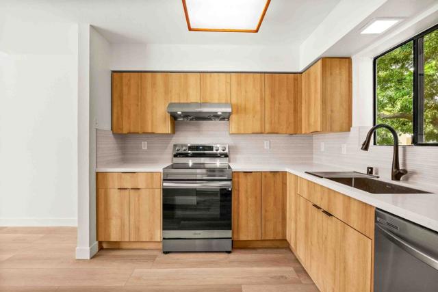 711 S Bayshore Boulevard, San Mateo CA: https://media.crmls.org/mediaz/cc081976-7128-4e52-8ffa-75813dd5f969.jpg