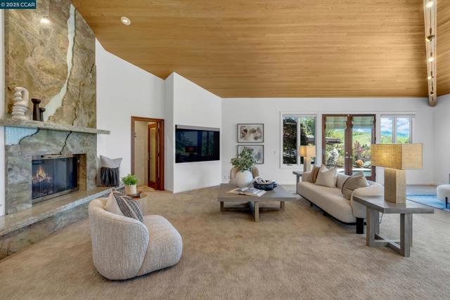 1121 Eagle Nest Ct, Danville CA: https://media.crmls.org/mediaz/cc089928-c8f3-4932-be4f-0f9475a76664.jpg