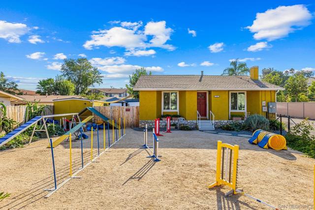1215 N Broadway, Escondido CA: https://media.crmls.org/mediaz/cc092fa9-958c-4d90-b6d9-9e35668764a8.jpg