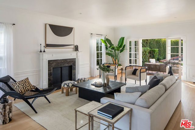 625 N Sierra Drive, Beverly Hills CA: https://media.crmls.org/mediaz/cc0996cf-1a52-4342-8714-94594b734d09.jpg