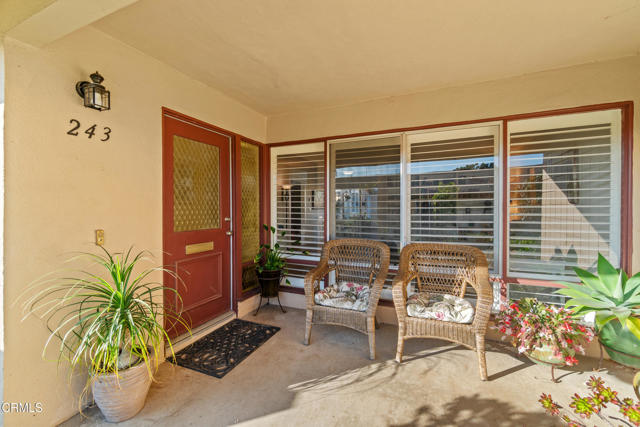 243 E Elfin Green, Port Hueneme CA: https://media.crmls.org/mediaz/cc099f3e-d12e-41a4-bfde-86dcf0260e3b.jpg