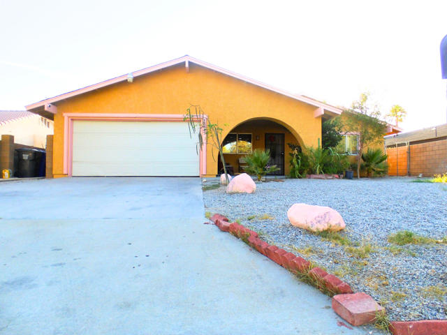 13547 Caliente Drive, Desert Hot Springs CA: https://media.crmls.org/mediaz/cc09b599-a59b-4ed8-92a6-9fe4606a318e.jpg