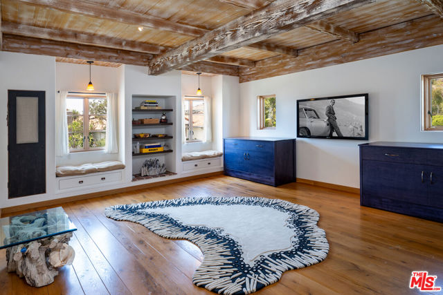 791 Nyes Place, Laguna Beach CA: https://media.crmls.org/mediaz/cc0a35f9-0a8d-44fd-9dfa-d722439ec894.jpg