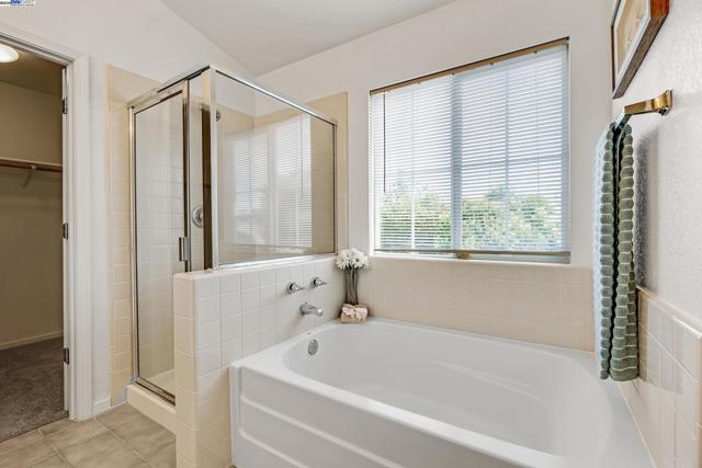 34906 Herringbone Ct, Union City CA: https://media.crmls.org/mediaz/cc0b49c2-c6b8-495b-a3fc-2d19eedb06c4.jpg