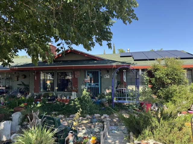 7585 Joshua Lane, Yucca Valley CA: https://media.crmls.org/mediaz/cc0c2f55-ea31-44d8-b8a9-3e5b6f05ef7a.jpg