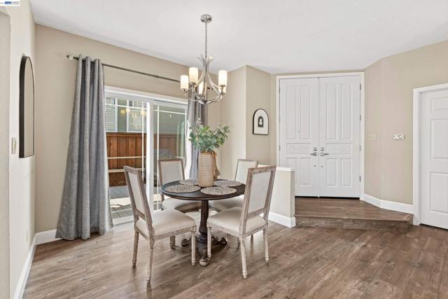 47 Summer Hill Court, Danville CA: https://media.crmls.org/mediaz/cc0cd316-936e-4059-9eea-4ba94b54624e.jpg