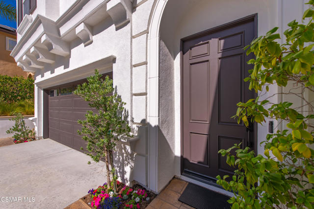976 Blackbourne, Oak Park CA: https://media.crmls.org/mediaz/cc0d41ee-f9b6-4c75-8742-6cc75f4e56f5.jpg