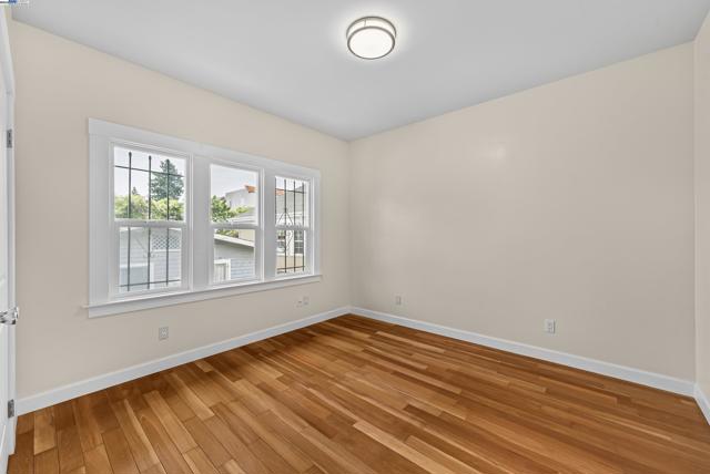 931 E 23Rd St, Oakland CA: https://media.crmls.org/mediaz/cc0d6f75-b1cc-42a9-92b2-aca6769ff5c5.jpg